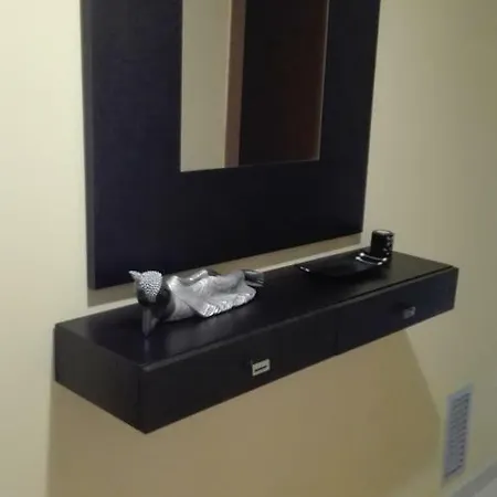 Rosa Sensat Apartment